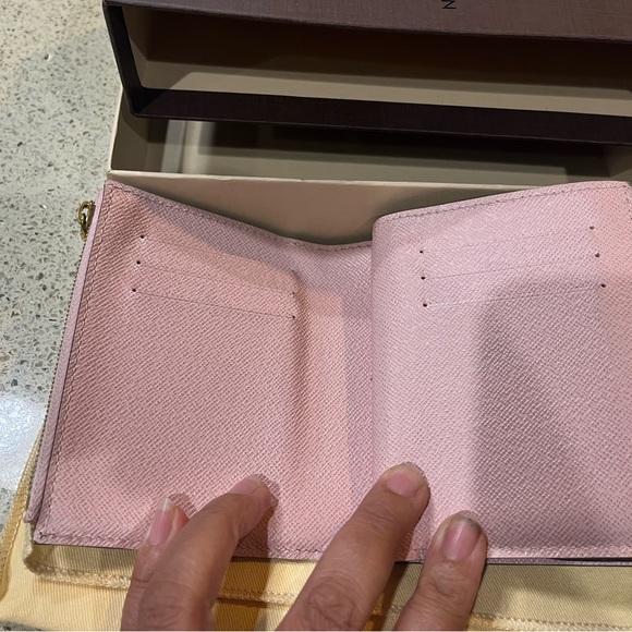 LV wallet 💯 % Authentic - Picture 7 of 11